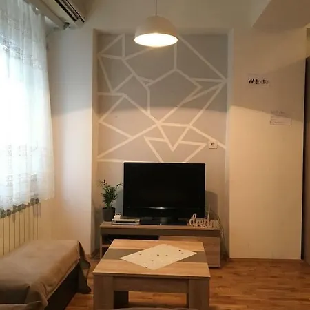 Small And Cosy Place To Discover With Szkopje